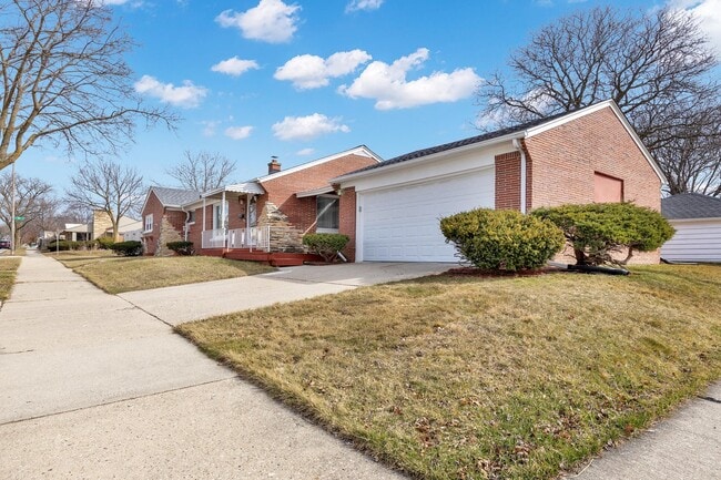 9301 W Auer Ave in Milwaukee, WI - Foto de edificio - Building Photo
