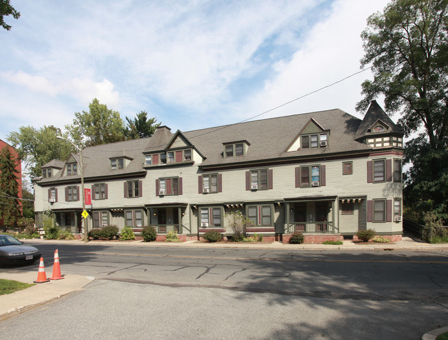 22-34 South St in Northampton, MA - Foto de edificio - Building Photo