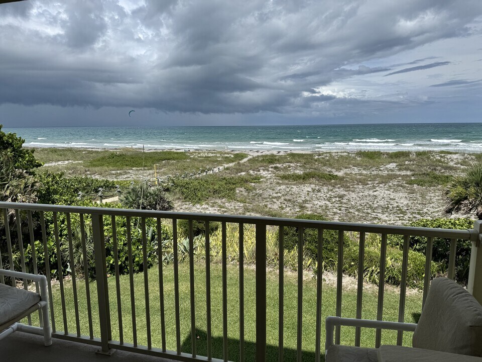 299 N Atlantic Ave in Cocoa Beach, FL - Building Photo