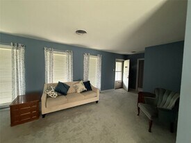 7945 Cedel Dr in Houston, TX - Building Photo