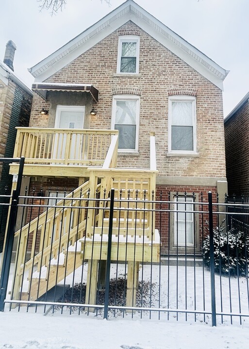 2734 S Troy St in Chicago, IL - Foto de edificio