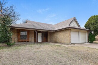 406 Kalmia Dr in Arlington, TX - Building Photo - Building Photo