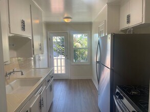 213 Paramount Dr in Millbrae, CA - Building Photo - Building Photo