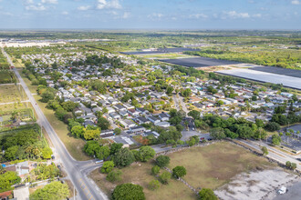 Americana Village Condominiums in Miami, FL - Building Photo - Building Photo