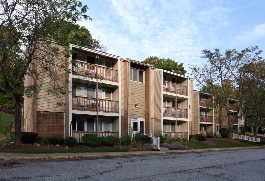 Newton Hill Apartments in Akron, OH - Building Photo