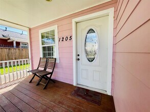1205 Nadine St in Houston, TX - Building Photo - Building Photo