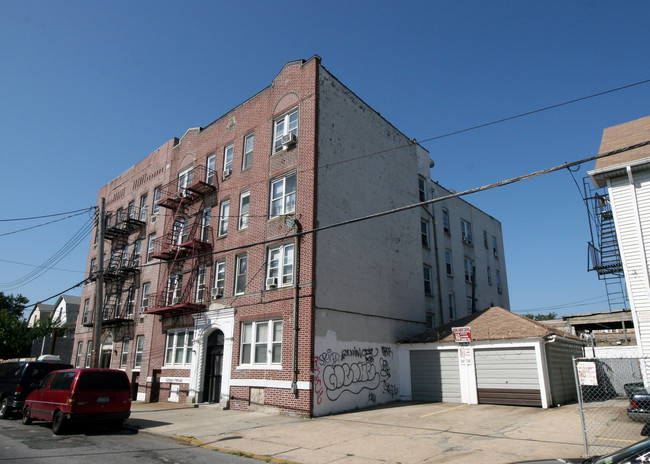 1614 E 12th St in Brooklyn, NY - Foto de edificio - Building Photo