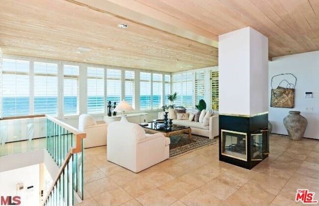 31709 Sea Level Dr in Malibu, CA - Building Photo - Building Photo