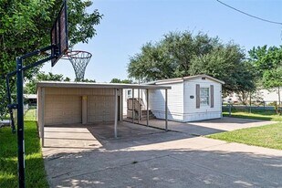 4001 Gloria Dr in Granbury, TX - Building Photo