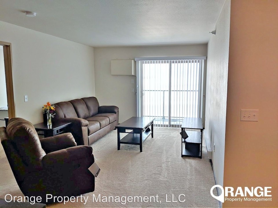 1306 Main St N in Watford City, ND - Building Photo