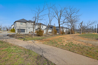 112 NW Oz Vlg Dr in Bentonville, AR - Building Photo - Building Photo