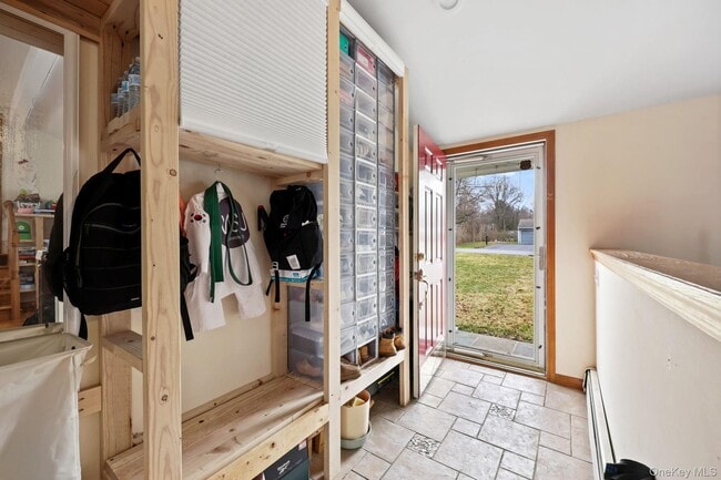 2881 Meadowcrest Dr in Yorktown Heights, NY - Building Photo - Building Photo