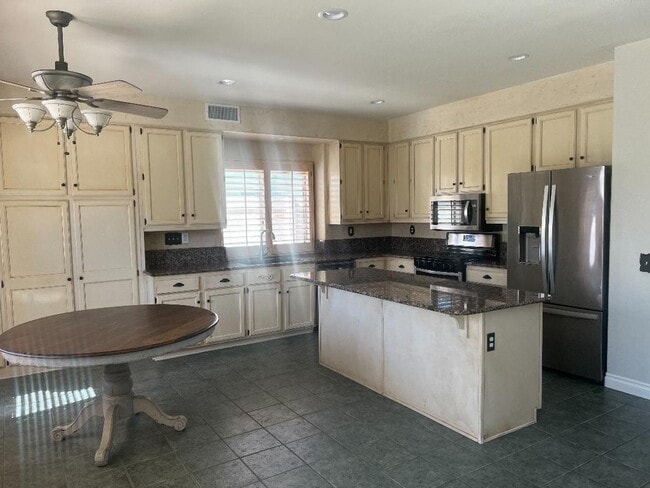 45362 Tesiben Ct in Temecula, CA - Foto de edificio - Building Photo