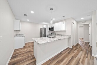 2326 Madrid Ave SE in Palm Bay, FL - Building Photo - Building Photo