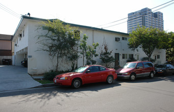 918 N Louise St in Glendale, CA - Building Photo - Building Photo