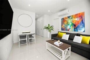 733 Michigan Ave in Miami Beach, FL - Building Photo