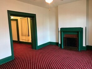 815 E Knapp St in Milwaukee, WI - Building Photo - Building Photo