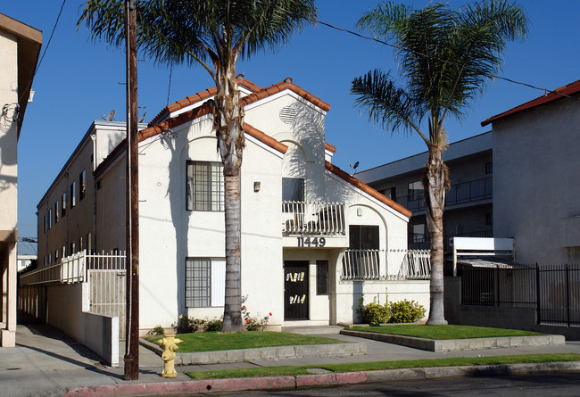 11449 Menlo Ave in Hawthorne, CA - Building Photo - Building Photo