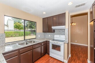 3339 Zenobia Way in Sacramento, CA - Building Photo - Building Photo