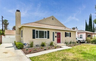 6434 Densmore Ave in Van Nuys, CA - Building Photo