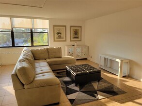20381 NE 30th Ave, Unit 3247 in Aventura, FL - Building Photo - Building Photo