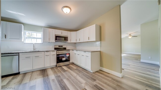 360 State St in North Fort Myers, FL - Building Photo - Building Photo