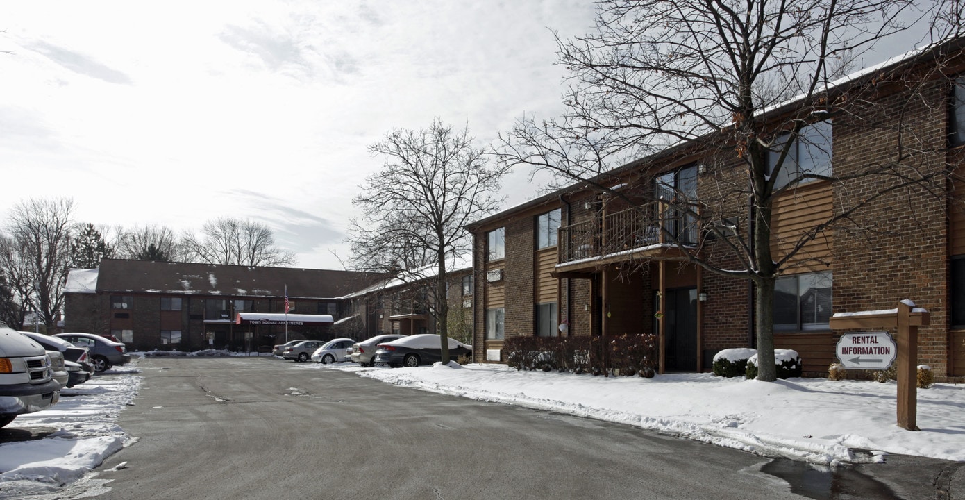 Town Square Senior Apartments - 62 and over in Blue Ash, OH - Building Photo