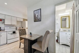 1377 S Washington Ave in Clearwater, FL - Building Photo