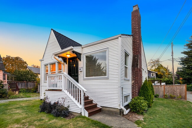 property at 2610 Glenwilde Pl E