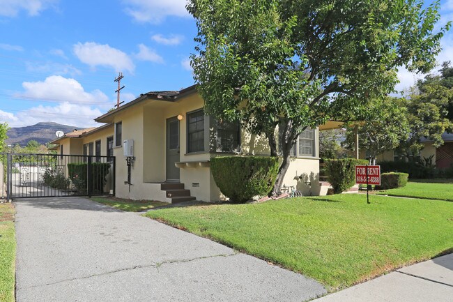 1145 Glendale Ave in Glendale, CA - Foto de edificio - Building Photo
