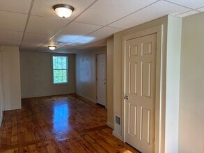 131 School St, Unit 2L in North Brookfield, MA - Building Photo - Building Photo