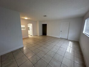 3408 Riverside Dr, Unit A in Coral Springs, FL - Building Photo - Building Photo