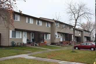 Superior Townhomes in Superior, WI - Foto de edificio - Building Photo