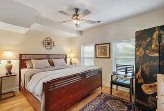 2554 W Rosemont Ave, Unit G in Chicago, IL - Foto de edificio - Building Photo