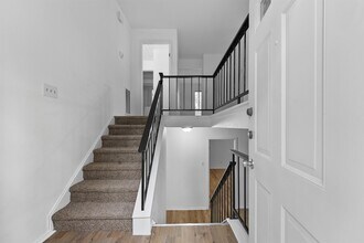 2247 Oak Shores Dr, Unit 8052 in Houston, TX - Building Photo - Building Photo