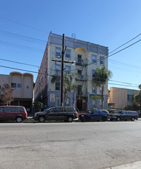 Edgemont Towers in Los Angeles, CA - Foto de edificio - Building Photo