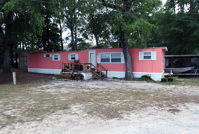 Melrose Mobile Home Community in Wilmington, NC - Building Photo - Building Photo