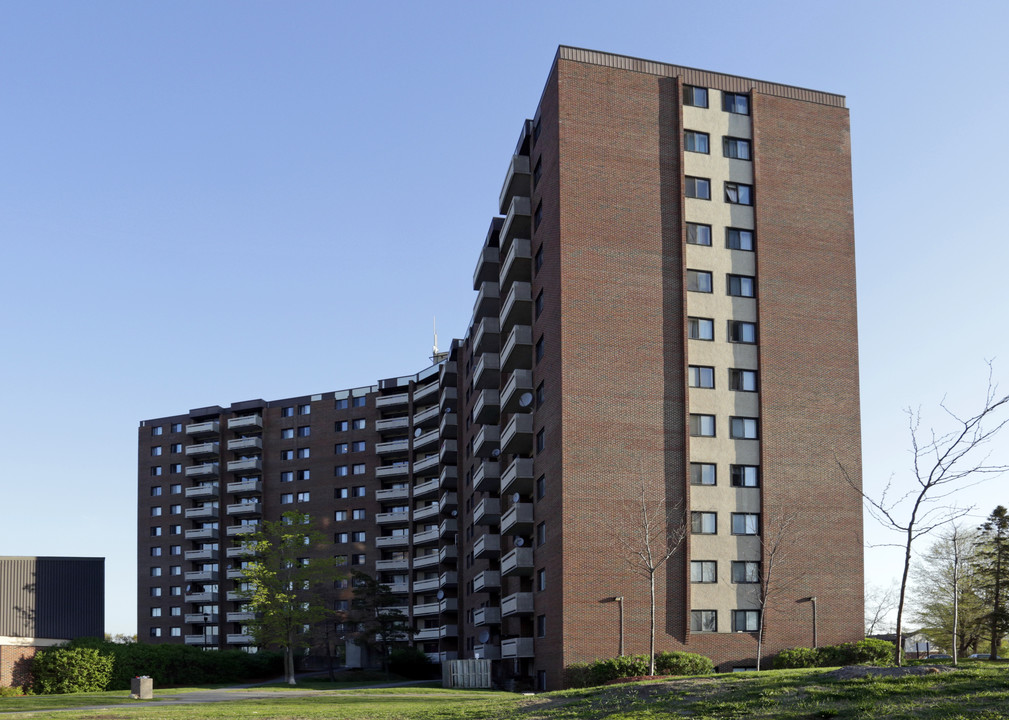 Huron Towers in Ottawa, ON - Building Photo