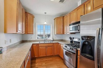 7 F St in Hampton, NH - Foto de edificio - Building Photo