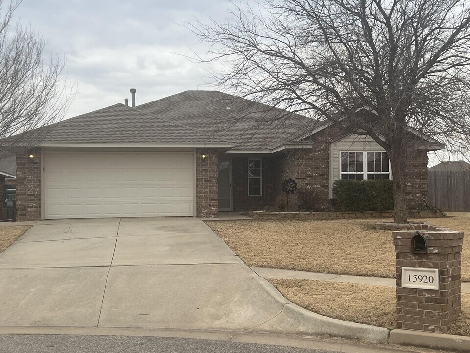 15920 Korie Dr in Edmond, OK - Building Photo