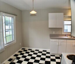 2204 Barrett Ave in Royal Oak, MI - Building Photo - Building Photo