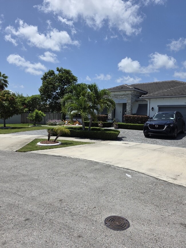 10965 SW 169th Ter in Miami, FL - Building Photo - Building Photo