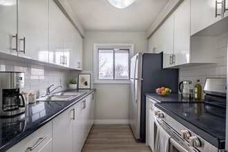 75 Old Chicopee Drive in Kitchener, ON - Building Photo - Building Photo