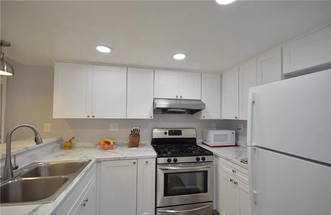 3532 W Stonepine Ln in Anaheim, CA - Building Photo - Building Photo