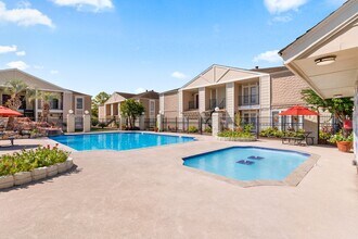 6819 Cook Rd in Houston, TX - Building Photo - Building Photo