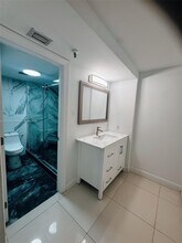 1632 S Bayshore Ct in Miami, FL - Building Photo - Building Photo