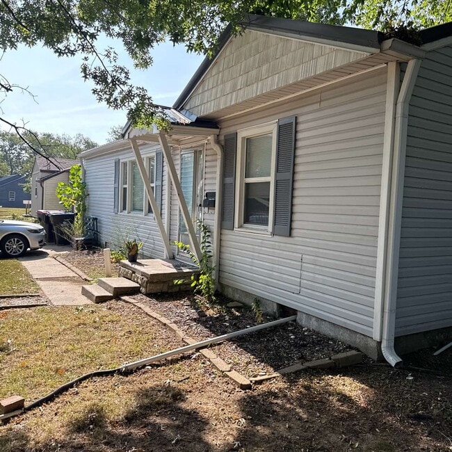 910 Vest Dr in Warrensburg, MO - Building Photo - Building Photo