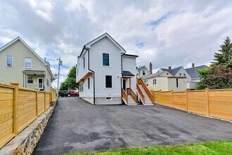 64 Crescent St in Swampscott, MA - Building Photo - Building Photo