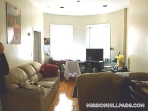 12 Wait St, Unit 2F in Boston, MA - Foto de edificio - Building Photo