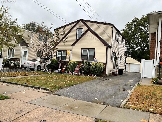 83 Adams St in East Rockaway, NY - Building Photo - Building Photo